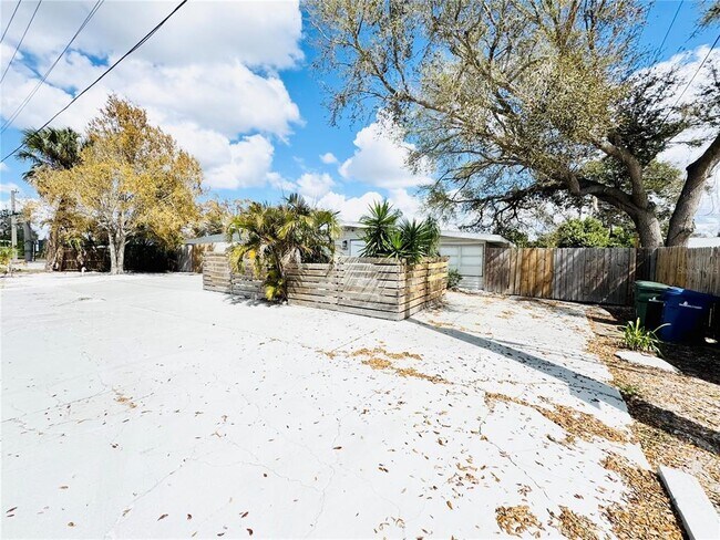 Building Photo - 3913 S Shade Ave