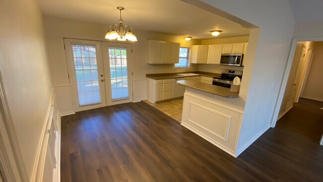 Building Photo - 1610 Christine Rd