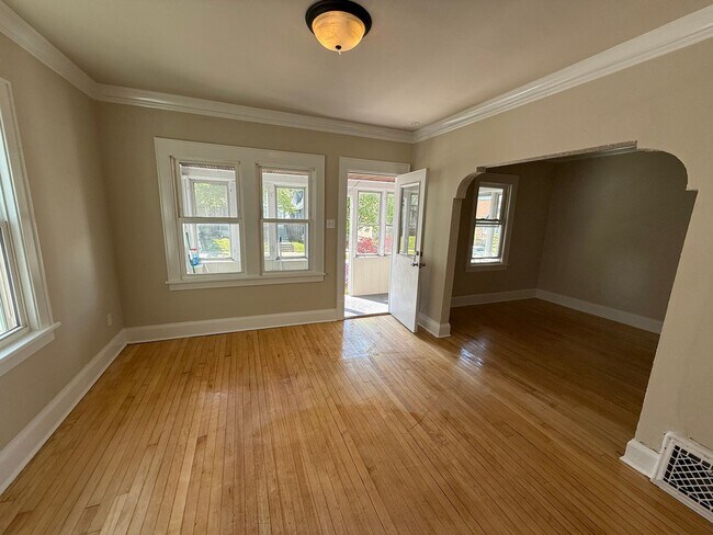 Foto del edificio - West Allis 3 bedroom house.