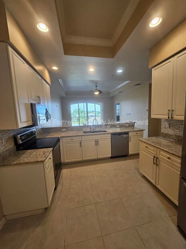 Foto del edificio - 1789 Four Mile Cove Pkwy