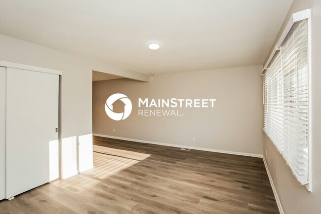 Building Photo - 5550 Royal Oak Ct