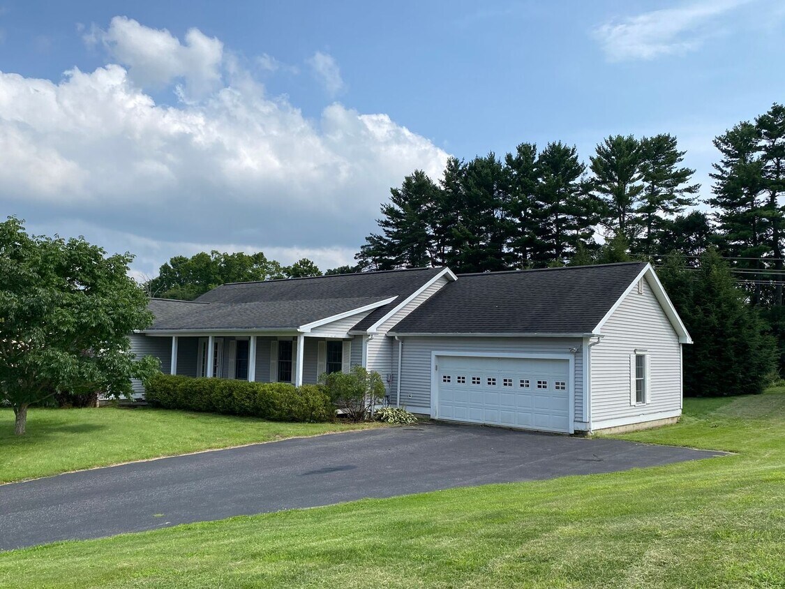 Primary Photo - Coming Soon! Charming 3-Bedroom Home with ...