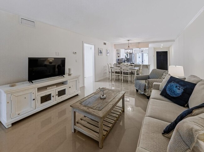 Building Photo - ** CATALINA AT HIGH POINT ** 2 BED / 2 BATH - CONDO - FURNISHED - CARPORT - ANNUAL RENTAL