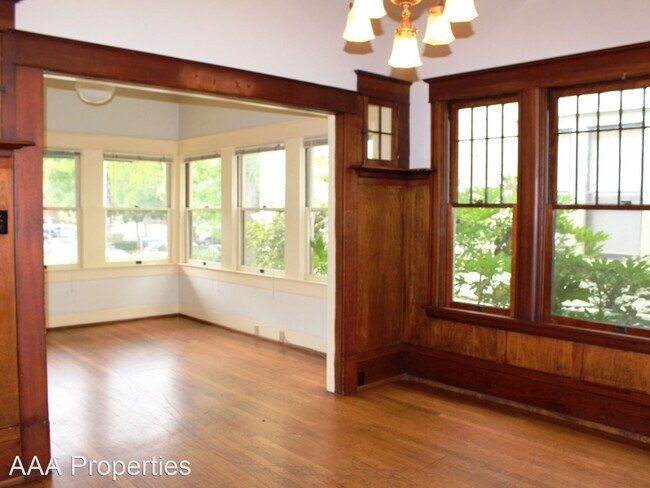 Building Photo - 8 br, 3 bath House - 520 W 3rd St