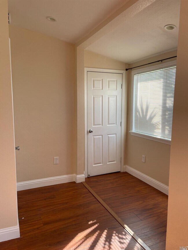 Foto del edificio - 227 Navone St