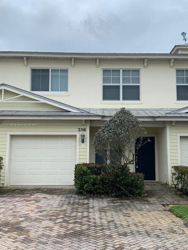 Primary Photo - 2541 Creekside Dr