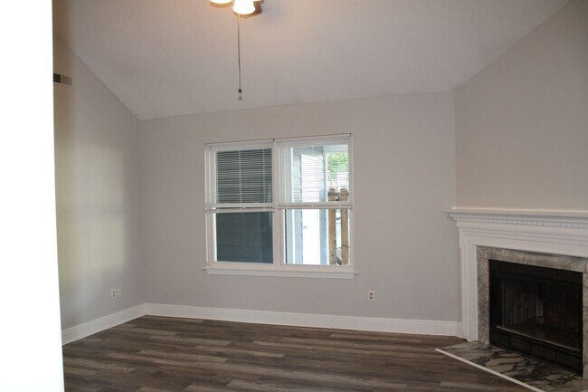 Building Photo - 3 bed, 2 bath home in Helena