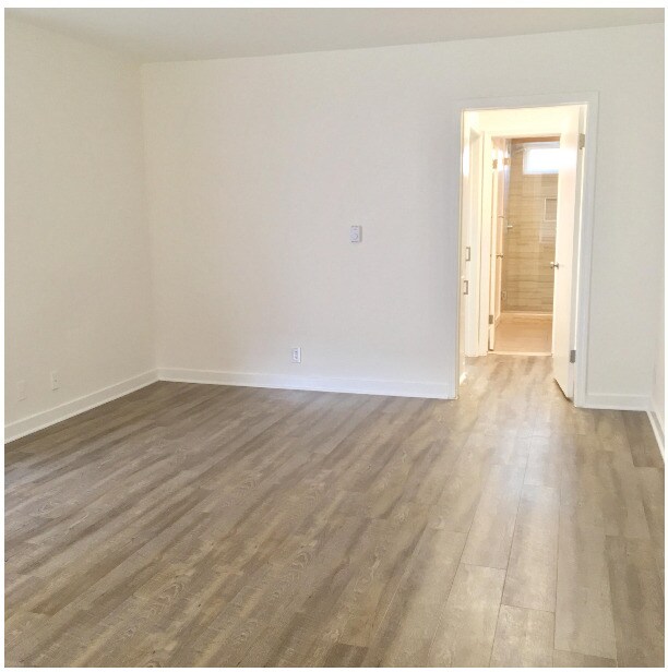 Building Photo - 310 S Sherbourne Dr