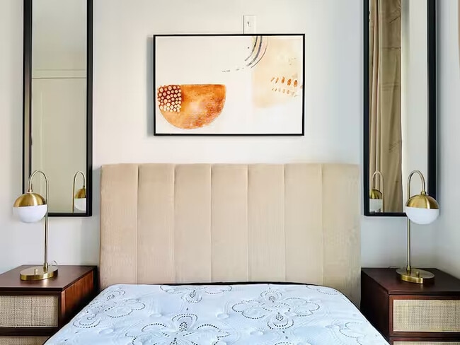 Foto del edificio - Furnished room/NOT APARTMENT