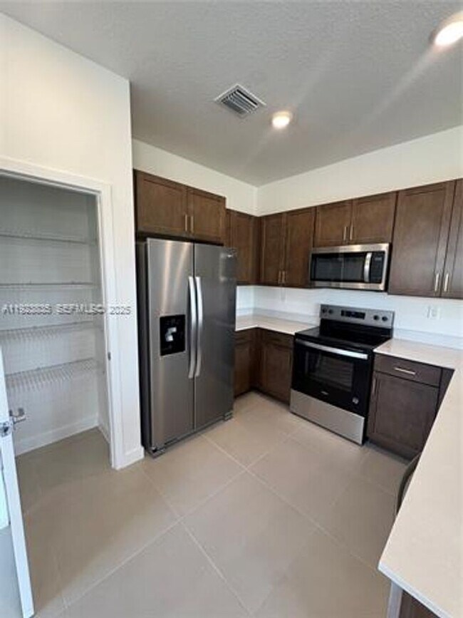 Building Photo - 196 NE 13th Ave