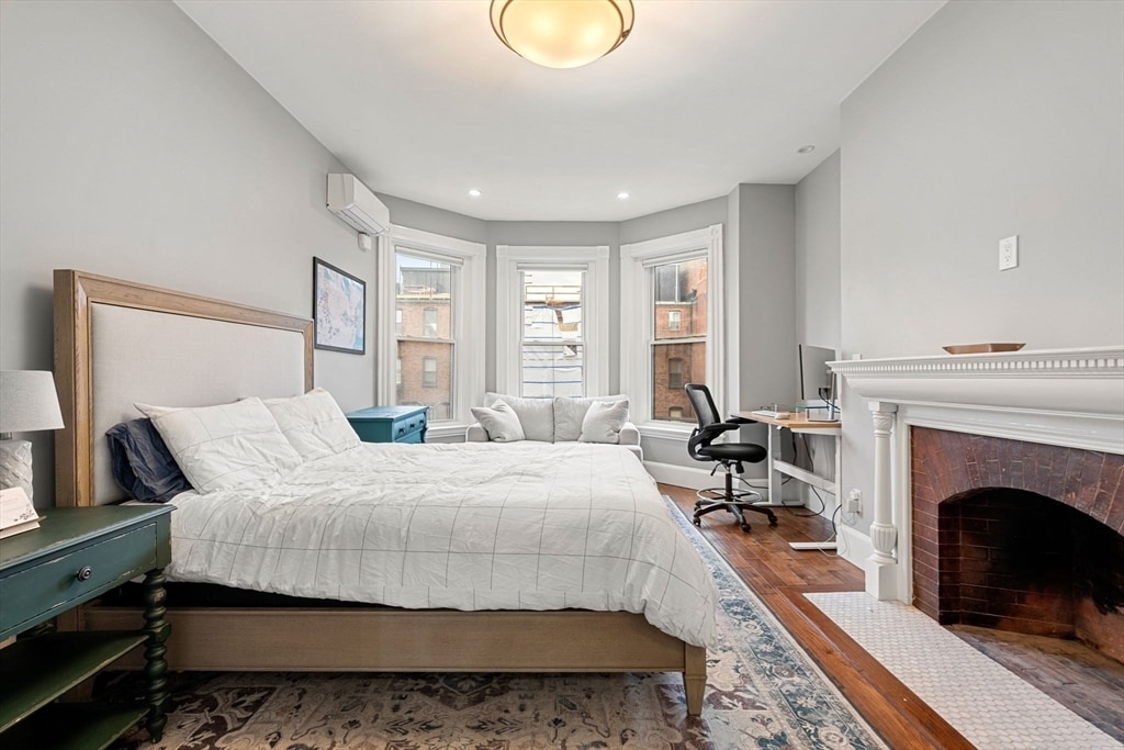 Primary Photo - 461 Beacon St