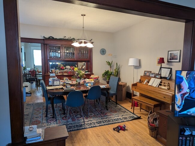 Building Photo - 3128 10th Ave S