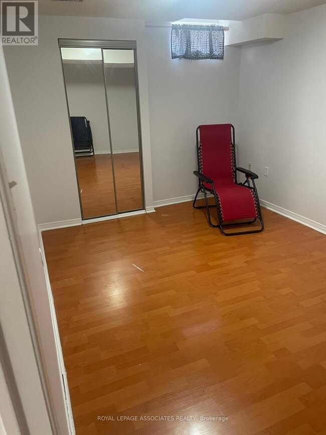 Building Photo - 435 Elson St