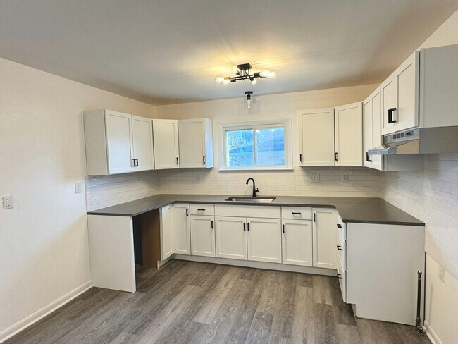 Foto del edificio - 6022 Clover Ln