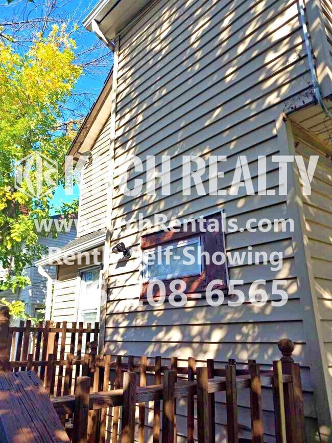 Building Photo - 1030 E 147th St