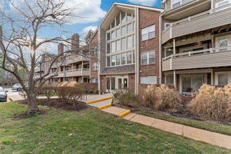 Building Photo - 1010 Thoreau Ct