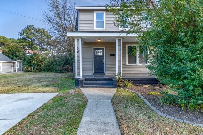 Foto del edificio - 1552 Fleetwood Ave