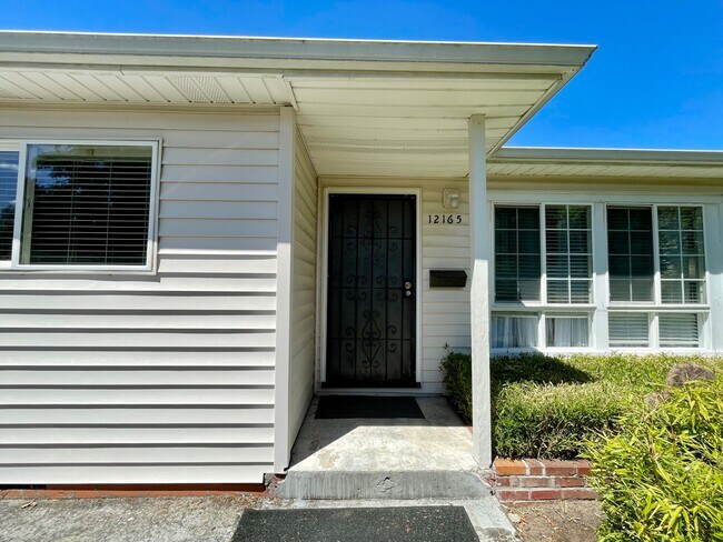 Building Photo - Charming 3 Bed 1 Bath House Cedar Hills - ...