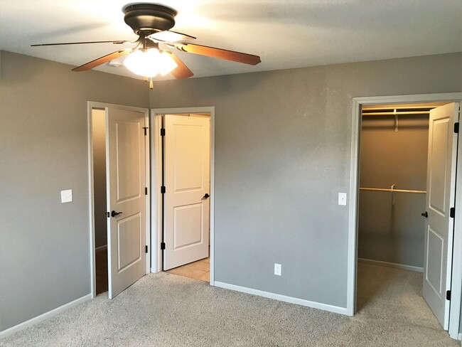 Building Photo - 3D Tour Available - Fenced-In Yard + Off-S...