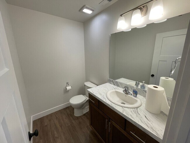 Building Photo - 3 bed 2.5 bath home rental
