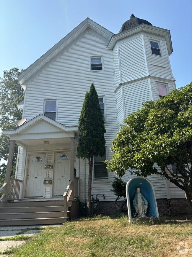 Building Photo - 157 Highland St