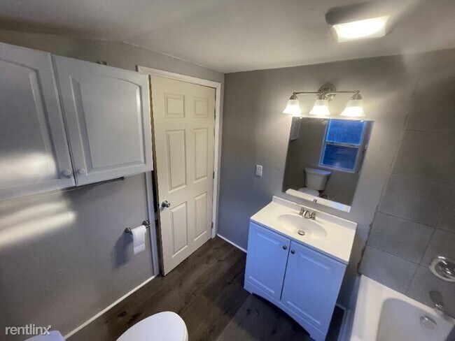 Building Photo - 1 br, 1 bath House - 1417 N Jones St