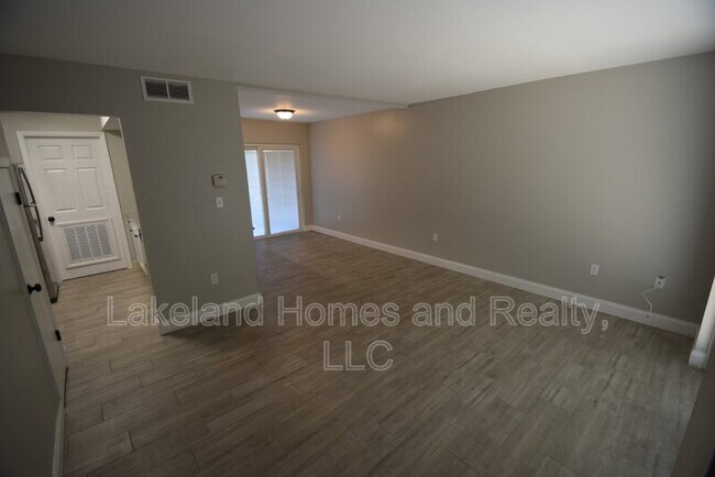 Foto del edificio - 945 Castle Way