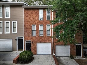 Building Photo - 653 Park Village Dr NE