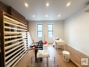 Building Photo - Myrtle Avenue / Spacious  3-Bed, 2-Bath / ...