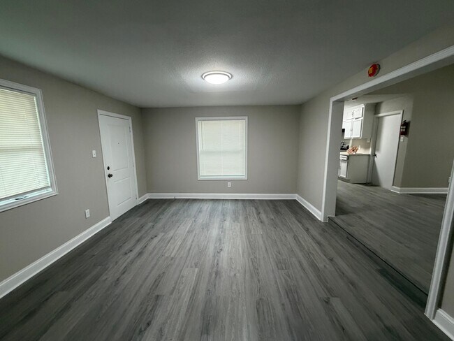 Building Photo - 5109 Maywood Dr