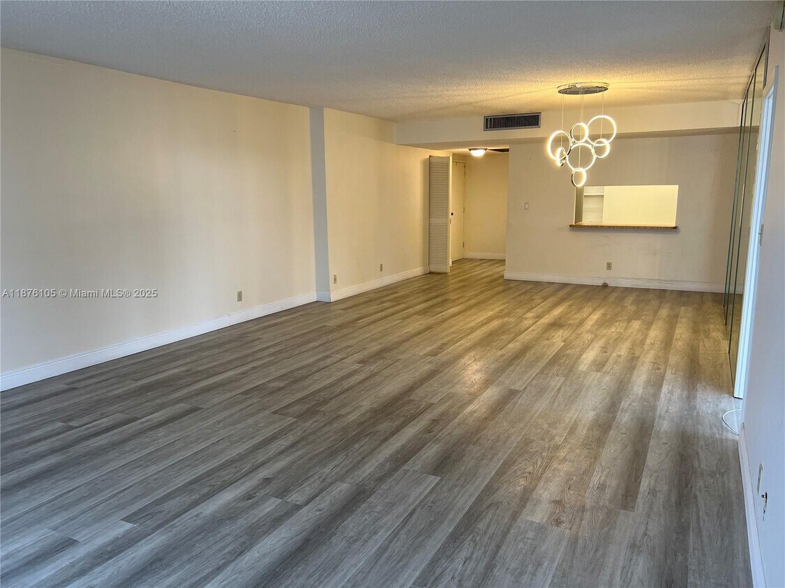 Primary Photo - 2500 Parkview Dr