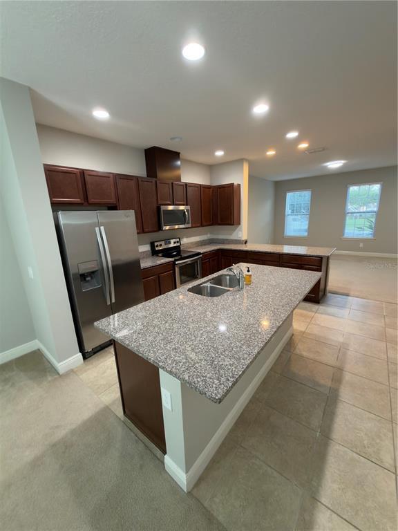 Foto del edificio - 15537 Honeybell Dr