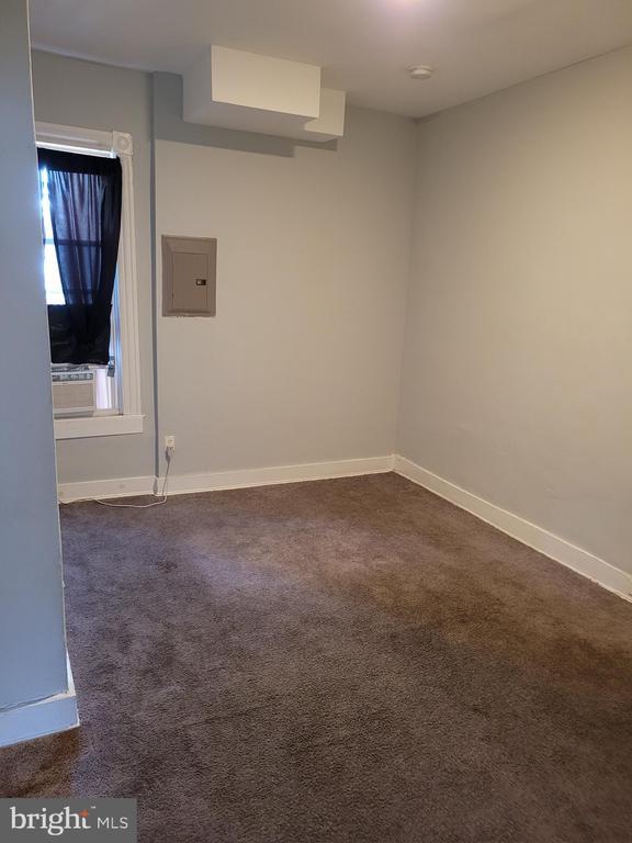 Foto del edificio - 2449 Barclay St