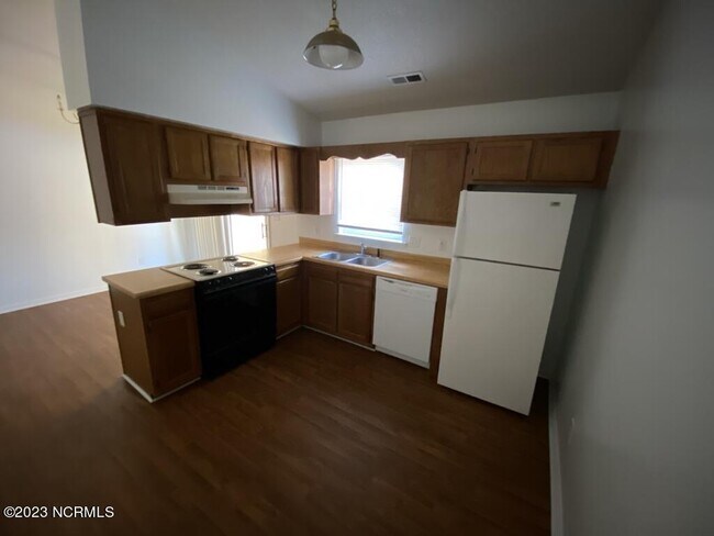 Building Photo - 300 Sedgefield Ct