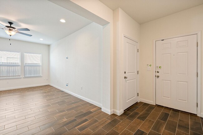 Foto del edificio - Luxurious 3 bedrooms 2.5 bathrooms home in Vistas of Austin!