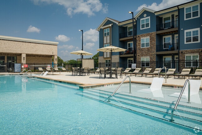 Building Photo - Reflection Pointe TN