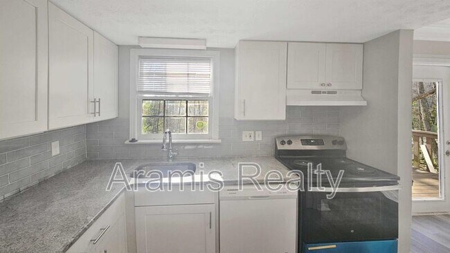 Foto del edificio - 3011 Spruce Cir - 1