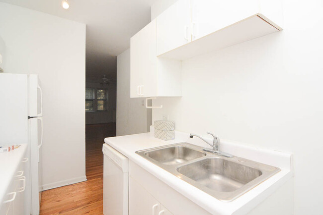 Foto del edificio - 1333 W Addison St