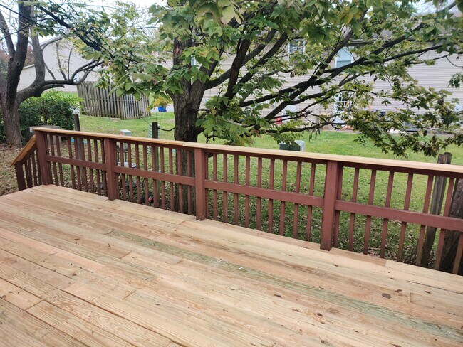 Back Deck - 1150 Horsemans Ln