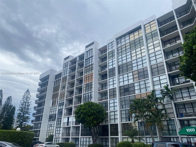 Foto del edificio - 1000 Parkview Dr