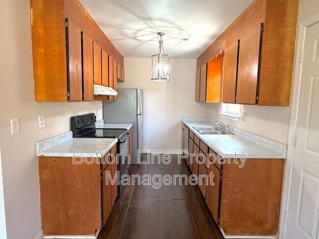 Building Photo - 1324 Parkwood Ave