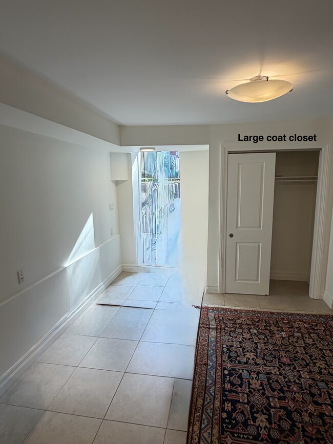 Building Photo - 1 Bedroom Annex/Seaton Village.  Private entrance. Feels like main.