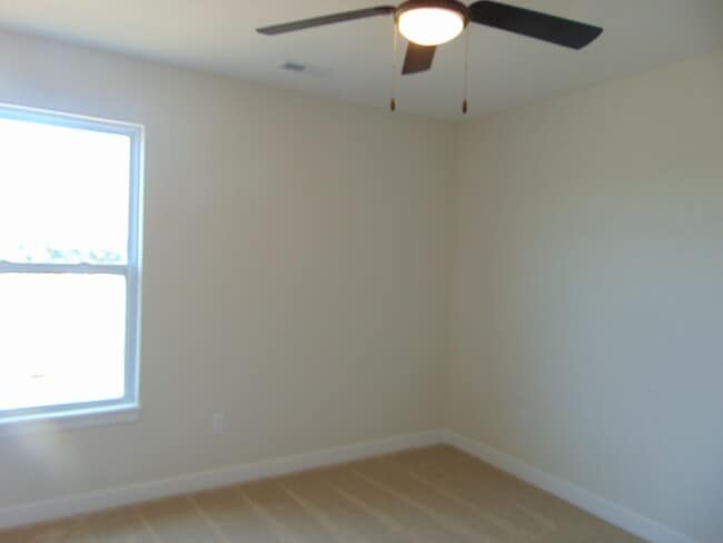 Building Photo - New Modern 3 Bed 2 Bath House