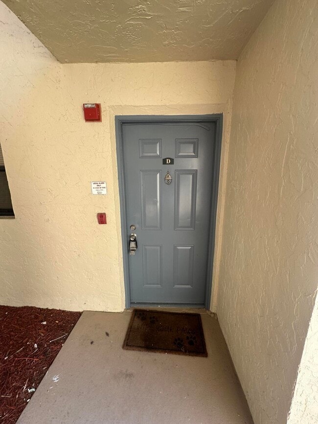 Building Photo - 1475 Lake Crystal Dr