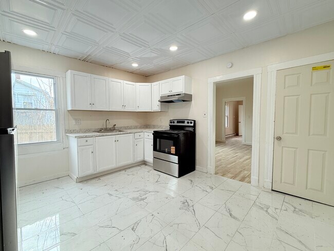 Foto del edificio - 210 Center Ave