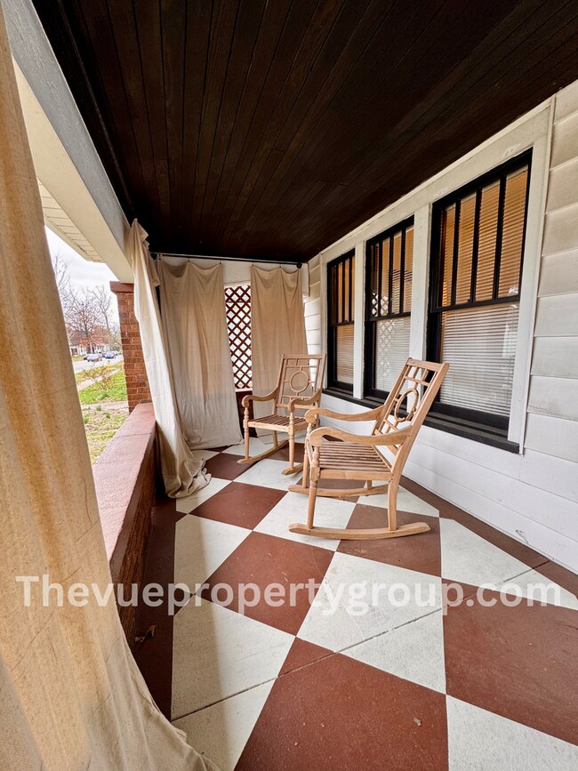 Foto del edificio - Completely remodeled 3 bedroom, brimming with charm & modern updates!