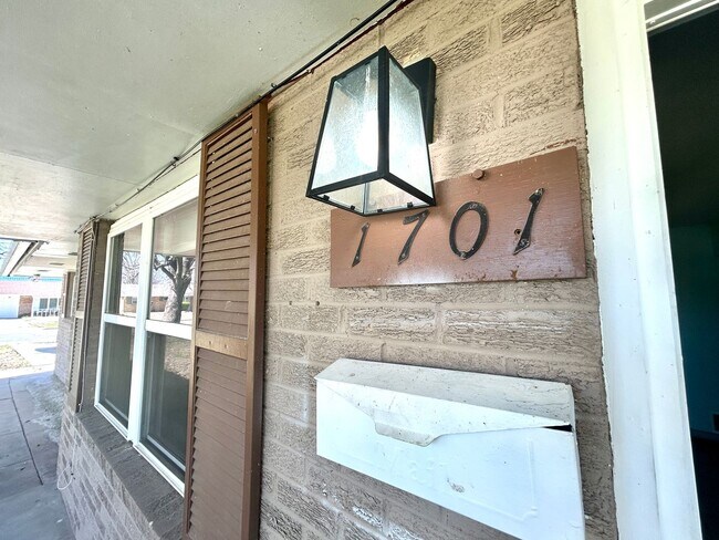 Building Photo - Newly Renovated Home in the heart of Springdale!