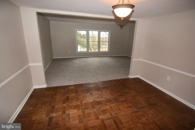 Building Photo - 1666 Albermarle Dr