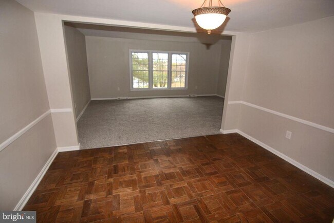 Foto del edificio - 1666 Albermarle Dr