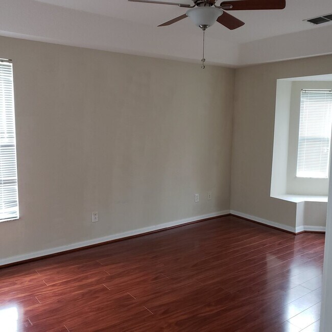 Foto del edificio - 5853 Wrenwater Dr